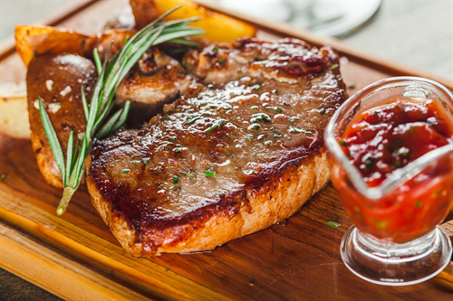 Fleischgericht gebraten